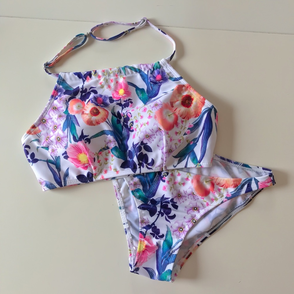 NWOT Cupshe floral bikini